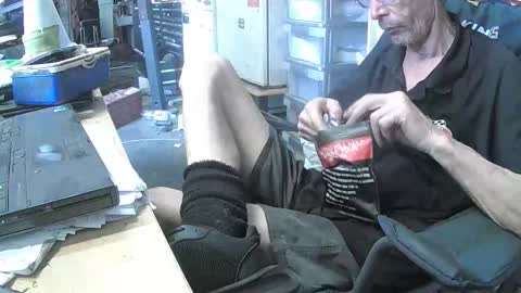 04oldskool online show from October 15, 2025, 2:33 am