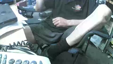 04oldskool online show from October 16, 2025, 2:34 am