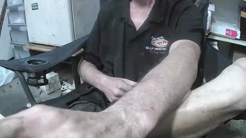 04oldskool online show from November 24, 2025, 5:29 am