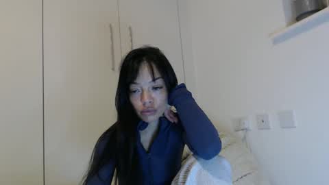 esmay 19 online show from November 8, 2025, 1:39 am