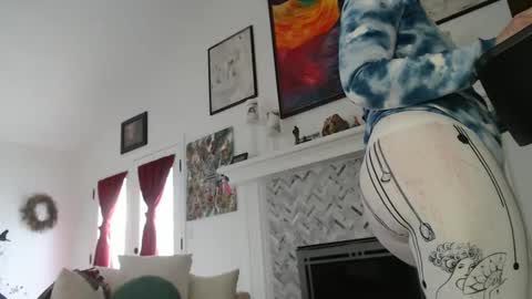 Aurora Willows online show from March 12, 2025, 6:55 pm