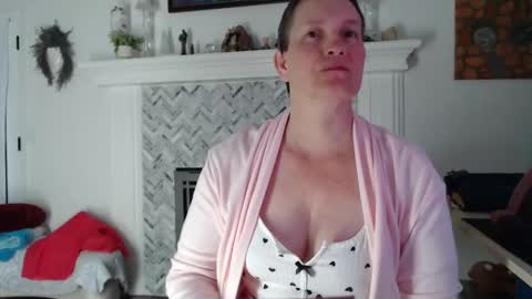 Aurora Willows online show from April 2, 2026, 3:48 am