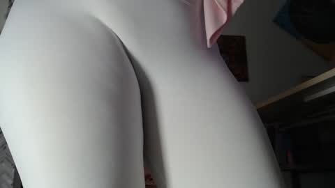 Aurora Willows online show from April 14, 2026, 3:45 am