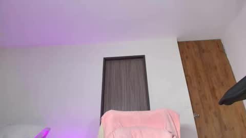 kim 04suarez online show from September 13, 2025, 1:49 am