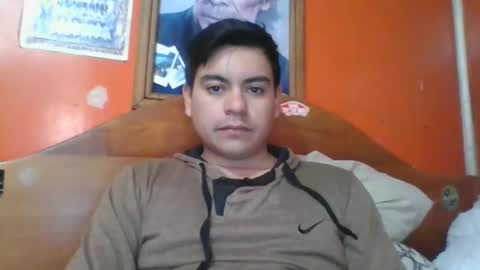 12agus98 online show from October 5, 2025, 7:01 pm