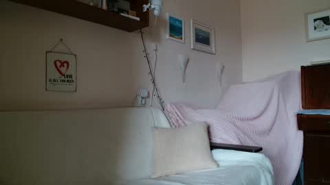 Snapshot of 12ennie chatting on March 18, 2026, 8:39 am 12ennie online show from March 18, 2026, 8:39 am