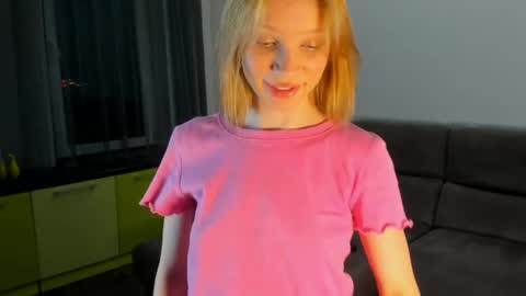 Snapshot of 18kira18 chatting on May 29, 2026, 5:00 pm Kira online show from May 29, 2026, 5:00 pm