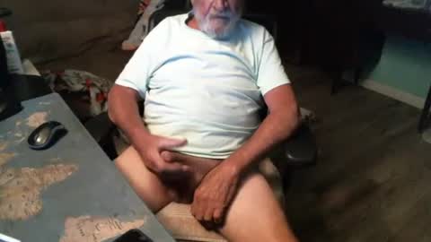 1handyanddee online show from April 1, 2026, 1:06 am