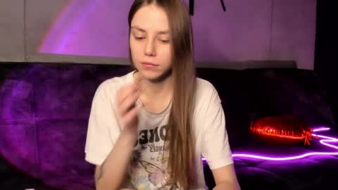 Lily 3 online show from February 16, 2025, 8:55 pm