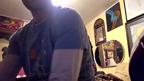 1knightluver69 online show from April 10, 2026, 5:01 am