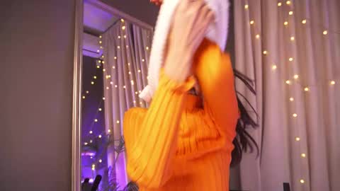 Rei online show from November 21, 2025, 1:32 pm