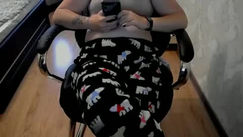 1your_hot_girls online show from October 27, 2025, 2:10 pm