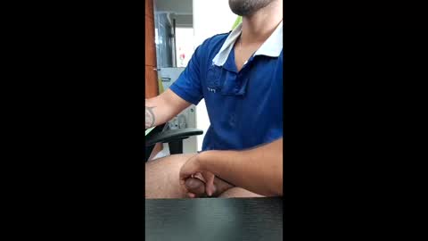 Snapshot of 20debogota chatting on April 1, 2026, 8:17 pm Miguel online show from April 1, 2026, 8:17 pm