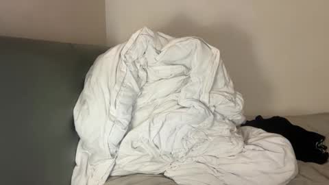 Snapshot of 21boybifun chatting on April 16, 2026, 9:39 pm 21boybifun online show from April 16, 2026, 9:39 pm