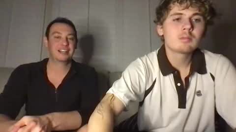 Snapshot of 2hungboys chatting on April 30, 2026, 4:41 am Roommates online show from April 30, 2026, 4:41 am