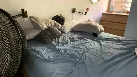 2littlefox online show from January 30, 2025, 5:17 pm