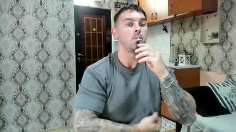 2sexymuscles online show from September 19, 2025, 8:31 pm