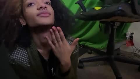 Nicky online show from December 2, 2024, 1:24 pm