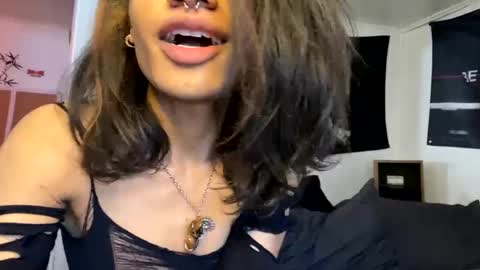 Nicky online show from December 22, 2024, 3:44 pm