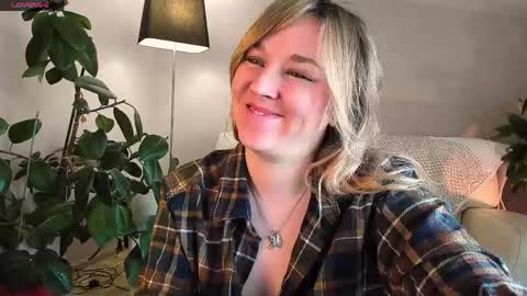 Snapshot of 5_in_one chatting on May 25, 2026, 3:34 am Sunshine online show from May 25, 2026, 3:34 am