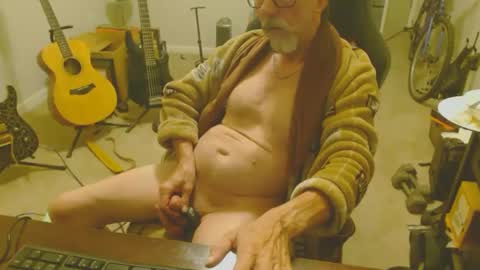 6stringer62 online show from October 3, 2025, 3:25 am