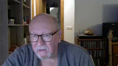  Papi  online show from December 8, 2024, 6:17 pm