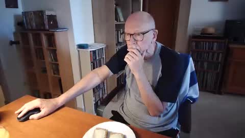  Papi  online show from April 19, 2026, 8:57 am