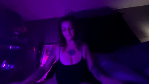 That girl online show from November 1, 2025, 9:44 am