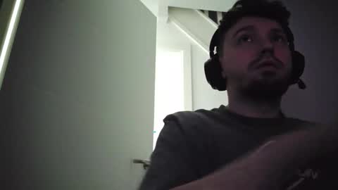 8inchdude93 online show from May 26, 2026, 7:37 am