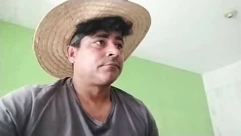 Snapshot of 9vinhocamshow chatting on December 20, 2024, 11:43 am 9vinhocamshow online show from December 20, 2024, 11:43 am