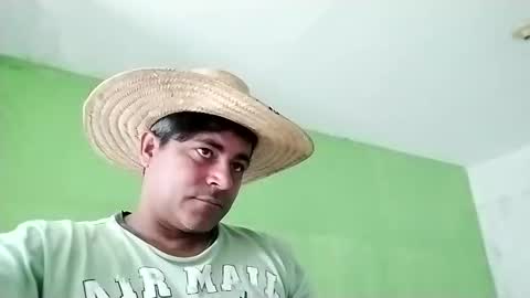 Snapshot of 9vinhocamshow chatting on December 25, 2024, 11:54 am 9vinhocamshow online show from December 25, 2024, 11:54 am