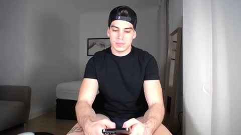 _aesthetic online show from April 1, 2026, 6:27 pm