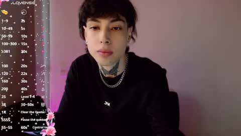 Snapshot of _alexblunt_ chatting on December 21, 2024, 6:02 pm _alexblunt_ online show from December 21, 2024, 6:02 pm