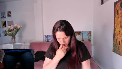 Snapshot of _allisontyler chatting on April 21, 2026, 1:42 am Allison online show from April 21, 2026, 1:42 am