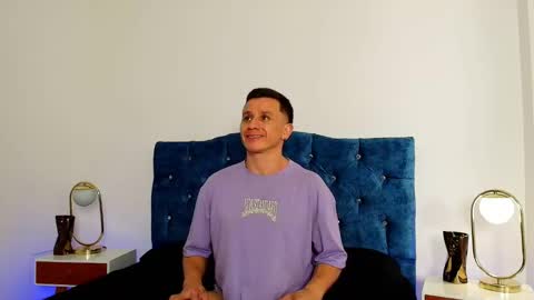 _andrewfalcon2 online show from February 3, 2025, 12:36 pm