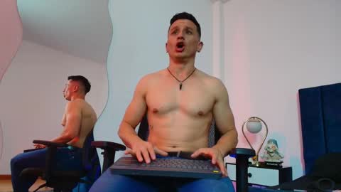 _andrewfalcon2 online show from October 6, 2025, 7:44 pm