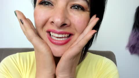Snapshot of _antomouth_paradise chatting on January 1, 2025, 12:21 am antonia online show from January 1, 2025, 12:21 am