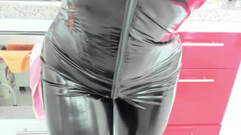 Snapshot of _antomouth_paradise chatting on February 7, 2025, 3:41 pm antonia online show from February 7, 2025, 3:41 pm
