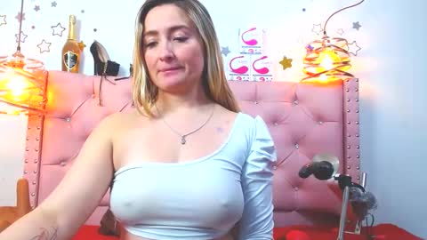 _antonella_11 online show from March 5, 2025, 1:42 am