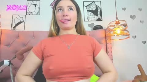 _antonella_11 online show from October 7, 2025, 11:35 pm