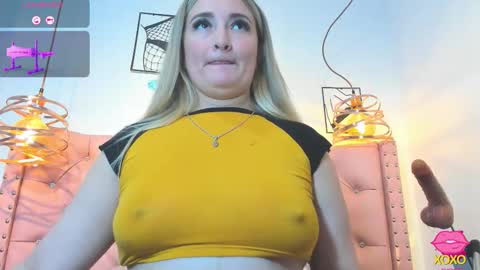 _antonella_11 online show from January 13, 2026, 9:53 pm