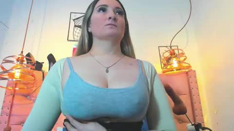 Snapshot of _antonella_11 chatting on May 25, 2026, 10:38 pm _antonella_11 online show from May 25, 2026, 10:38 pm