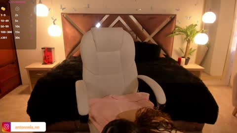 antonnela online show from September 13, 2025, 1:22 pm