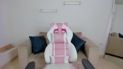    online show from November 8, 2025, 12:16 pm