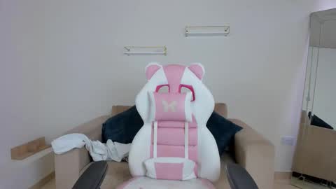    online show from November 14, 2025, 12:15 pm