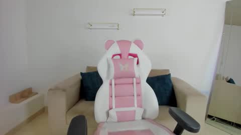    online show from November 25, 2025, 12:16 pm