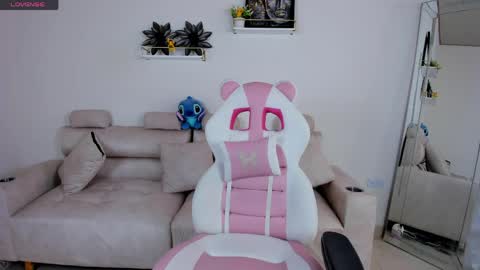 Snapshot of _april_smith_ chatting on May 9, 2026, 12:32 pm online show from May 9, 2026, 12:32 pm