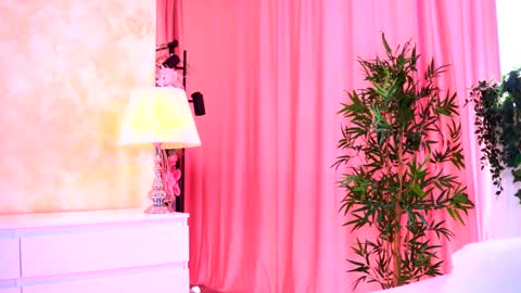 Arielle online show from October 14, 2025, 8:37 am