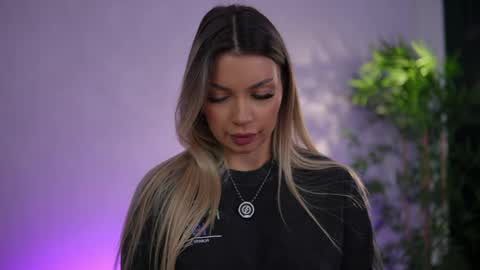 Snapshot of _arielle chatting on April 8, 2026, 5:29 am Arielle online show from April 8, 2026, 5:29 am