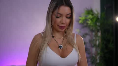 Snapshot of _arielle chatting on April 9, 2026, 5:29 am Arielle online show from April 9, 2026, 5:29 am